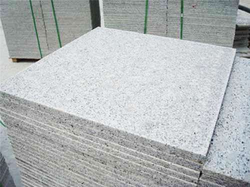芝麻灰墓碑石材能否耐久，适合长期使用？